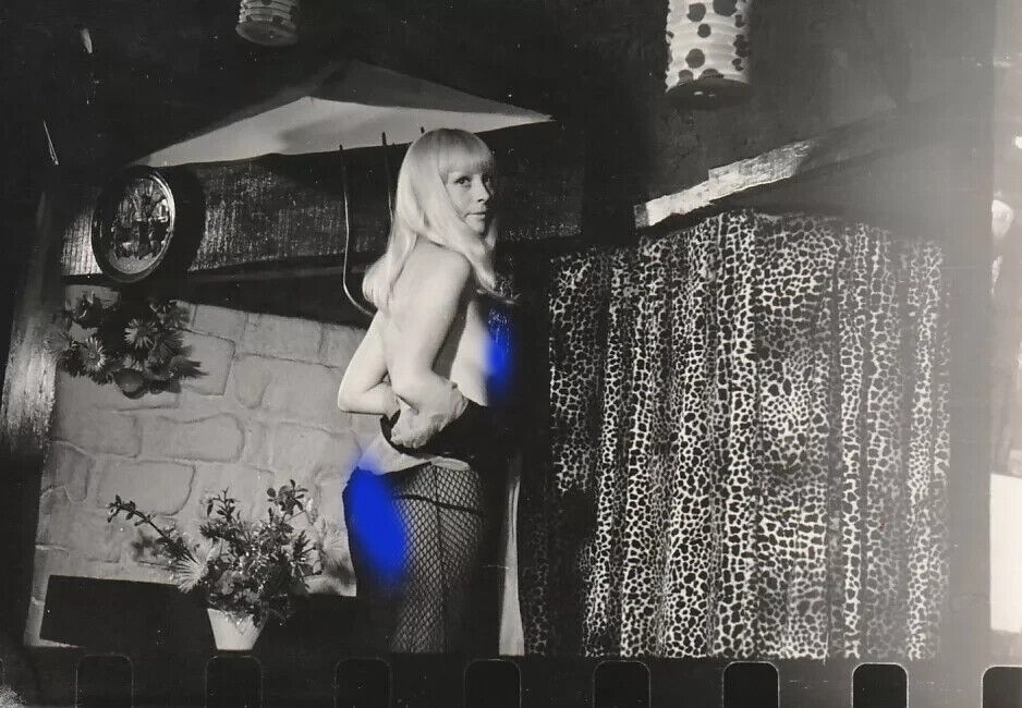 TIRAGE PHOTO ARGENTIQUE 1960-70 FEMME NUE AMATEUR NU SNAP SHOT