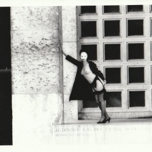 PHOTO argentique nu femme nue pinup NOIR ET BLANC format 13X18cm circa 1980