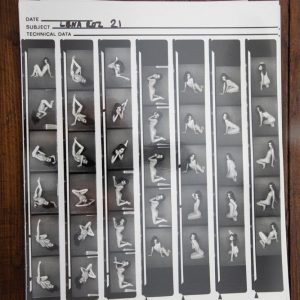 PHOTO argentique nu femme nue PLANCHE CONTACT NOIR ET BLANC  circa 1980