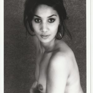 PHOTO argentique nu femme nue pinup NOIR ET BLANC format 13X18cm circa 1980