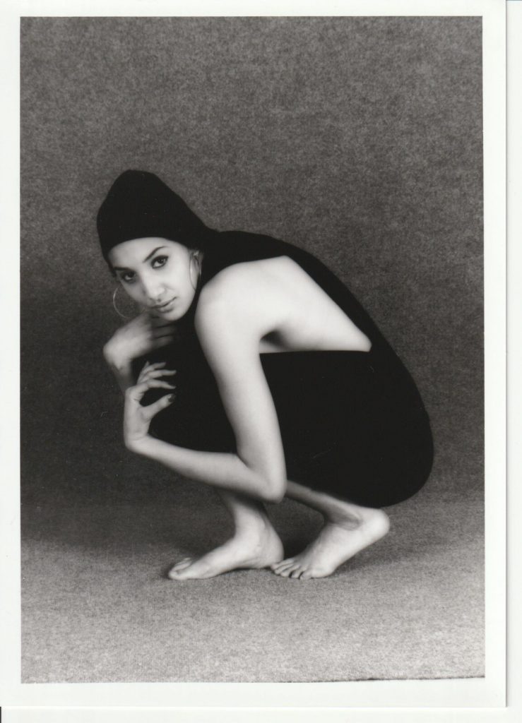 PHOTO argentique femme sexy pinup NOIR ET BLANC format 13X18 circa 1980