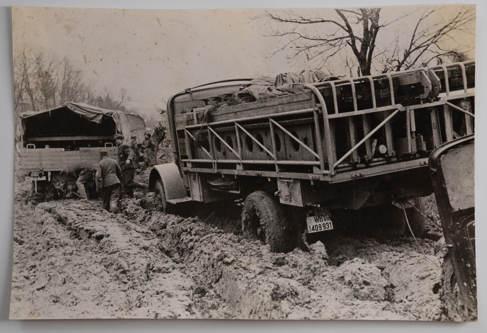 PHOTO Allemagne Tarnapol, camions de la Wehrmacht enlisés 11X16CM