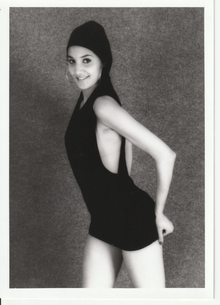 PHOTO argentique femme sexy pinup NOIR ET BLANC format 13X18 circa 1980