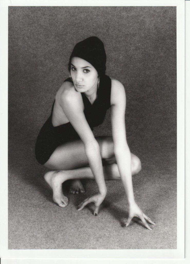 PHOTO argentique femme sexy NOIR ET BLANC format 13X18 circa 1980