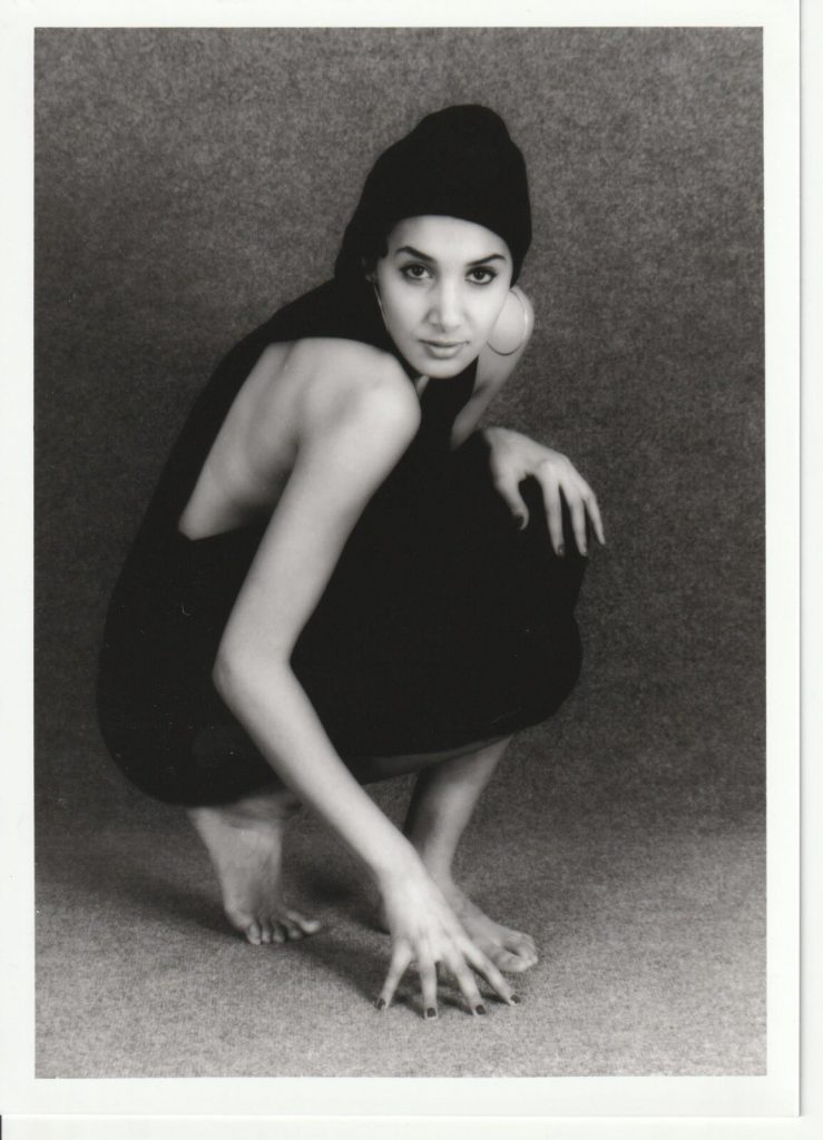PHOTO argentique femme sexy pinup NOIR ET BLANC format 13X18 circa 1980