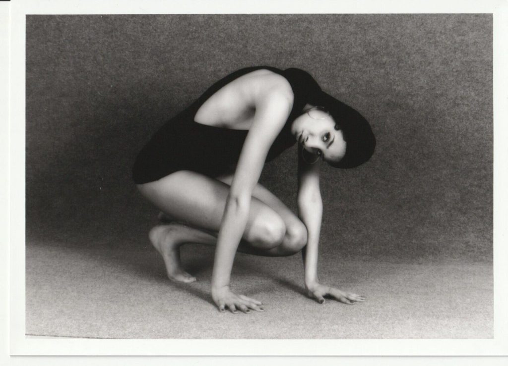 PHOTO argentique femme sexy pinup NOIR ET BLANC format 13X18 circa 1980
