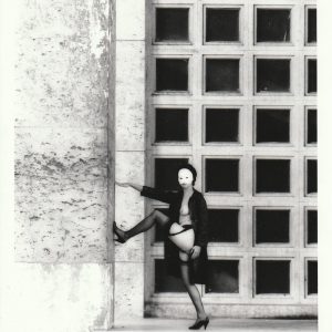 PHOTO argentique nu femme nue pinup NOIR ET BLANC format 13X18cm circa 1980