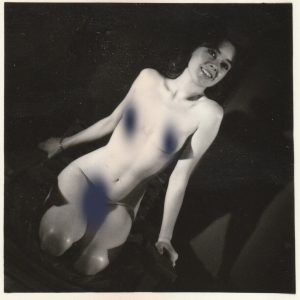 TIRAGE PHOTO ARGENTIQUE 1960-70 FEMME NUE AMATEUR NU SNAP SHOT