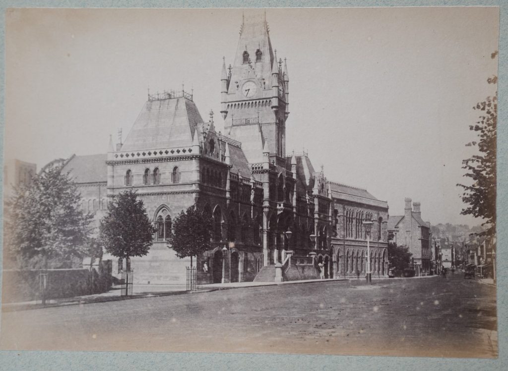 TIRAGE PHOTO	ALBUMINE 1880	EUROPE ANGLETERRE winchester guildhall 12,5X15,5CM