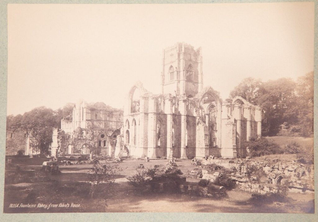 TIRAGE PHOTO	ALBUMINE SUR CARTON 1890	abbaye de Fountains Angleterre 15X21cm