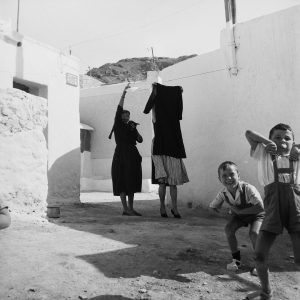 photo sur papier  argentique ESPAGNE ENFANT  1960 format 30x30cm