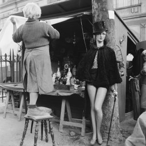 Photo sur papier  argentique BROCANTEUR PARIS 1960 format 30x30cm