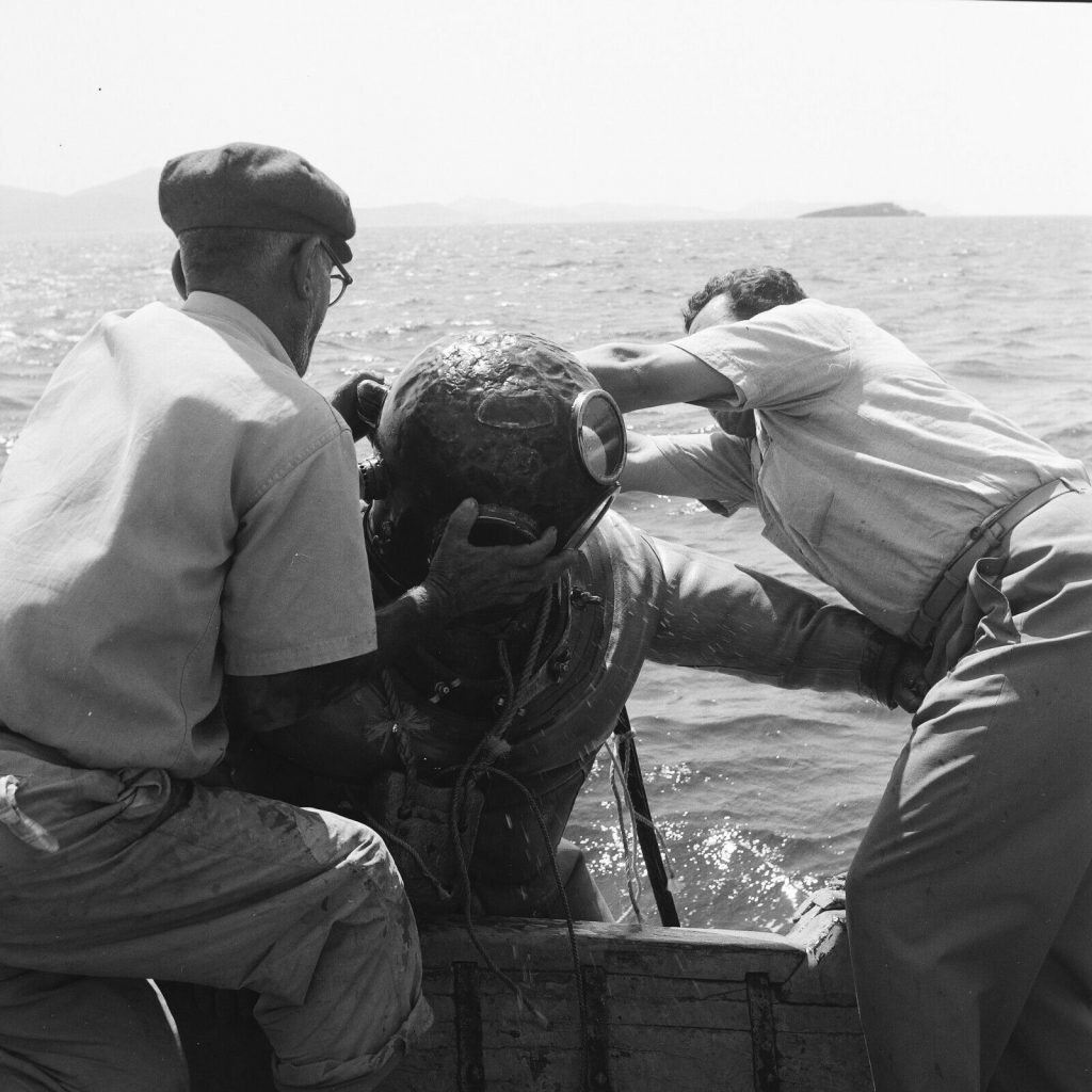 Photo papier argentique Baryté Grèce pécheur 1960 format 30x30cm