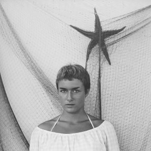 photo sur papier  argentique ESPAGNE PORTRAIT DE FEMME 1960 format 30x30cm