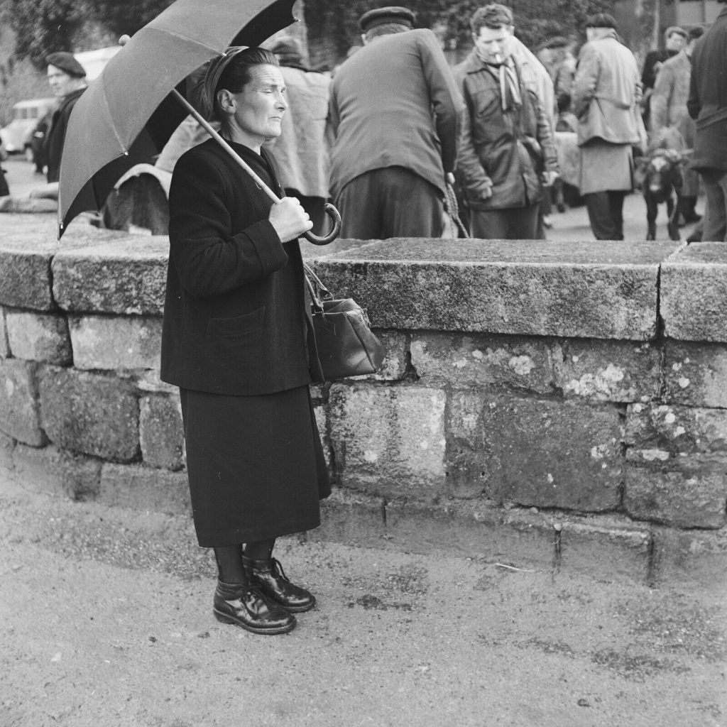 Tirage Photo sur papier  argentique PARIS  1960 format 30x30cm