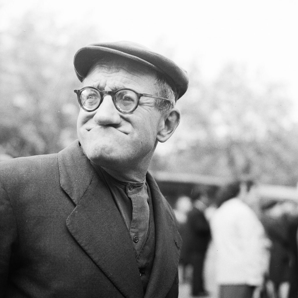 Tirage photo sur papier  argentique photographe GRAND-PERE 1960 format 30x30cm