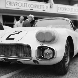 Photo papier  argentique 24 HEURES DU MANS CHEVROLET  1960 format 30x30cm