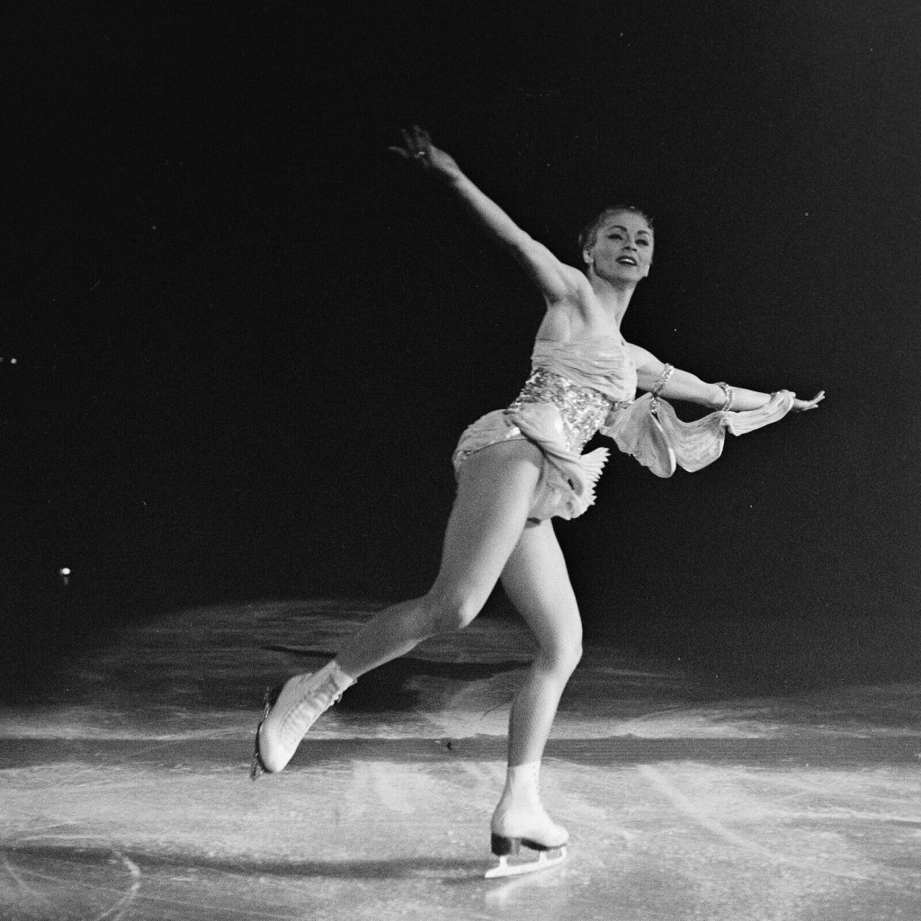 Photo papier  argentique BARYTE PATINAGE ARTISTIQUE  1960 format 30x30cm