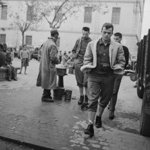 Tirage photo sur papier  argentique PHOTOGRAPHE  1950 format 30X30cm