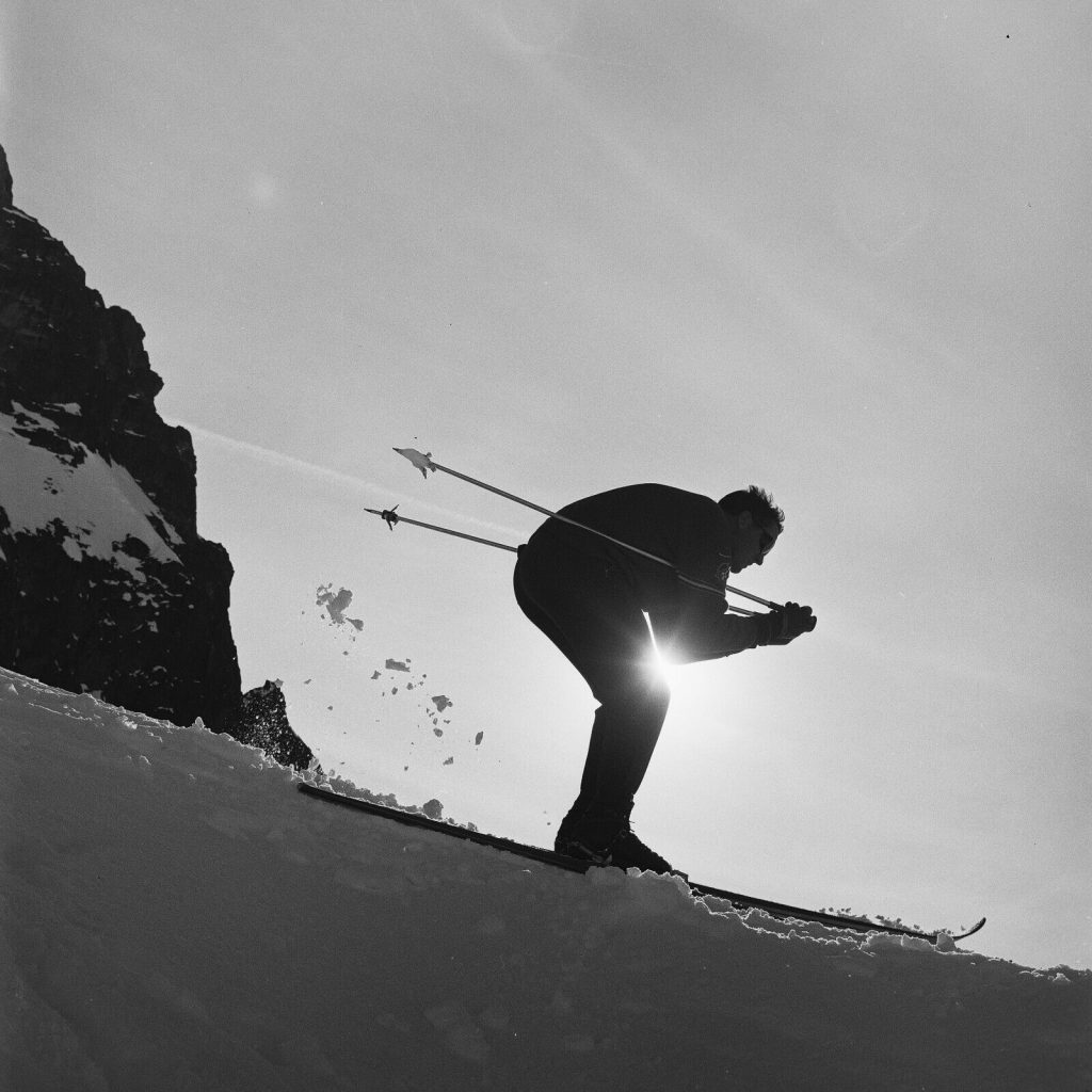Tirage photo sur papier  argentique photographe MONTAGNE SKY 1960 format 30x30cm