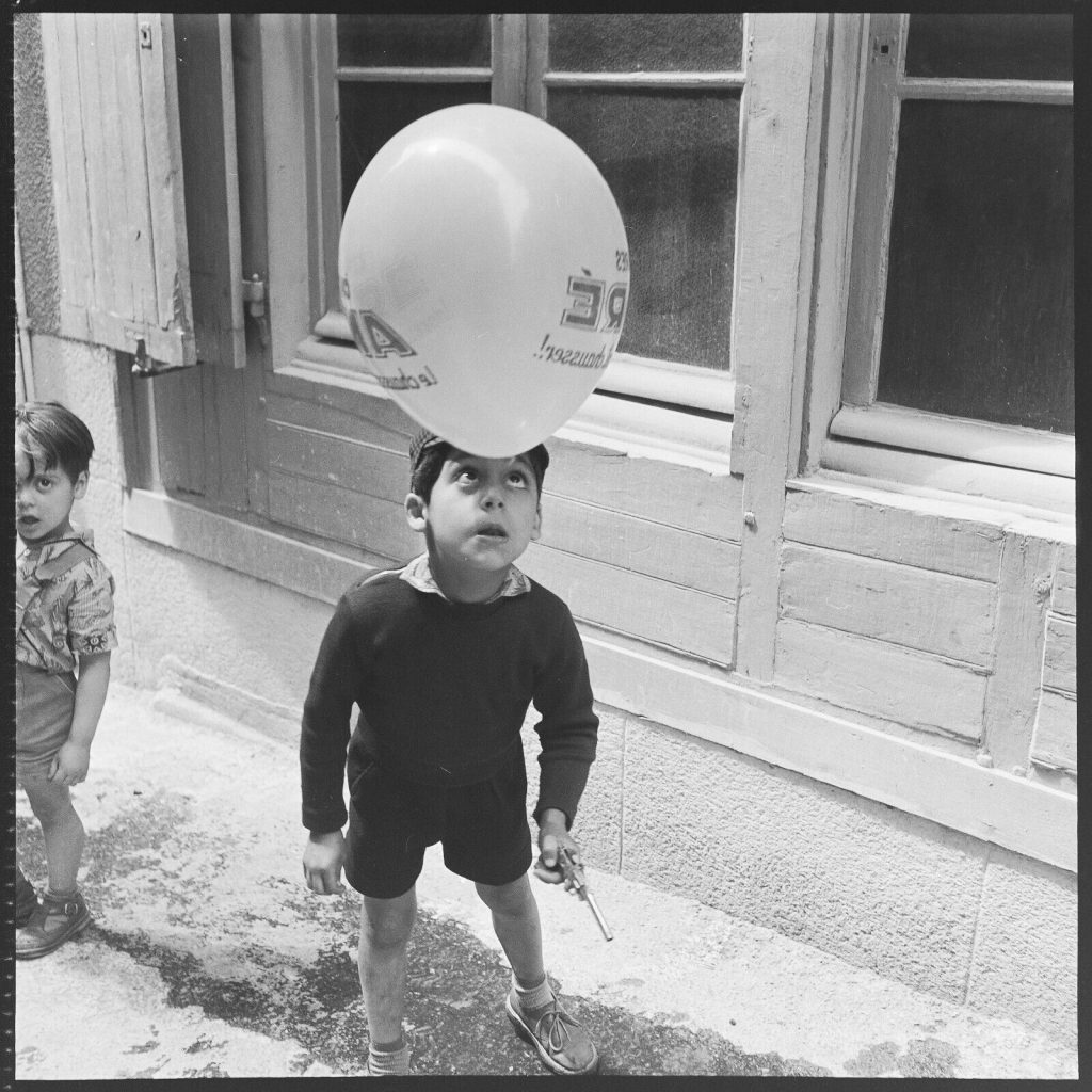 Photo papier argentique Baryté Grèce ENFANT 1960 format 30x30cm