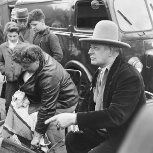 Photo sur papier  argentique BROCANTEUR PARIS 1960 format 30x30cm