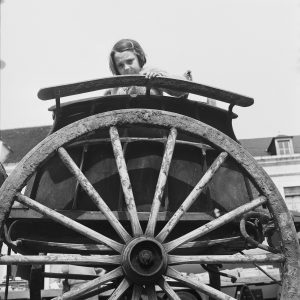 Tirage photo sur papier  argentique photographe ENFANT 1960 format 30x30cm
