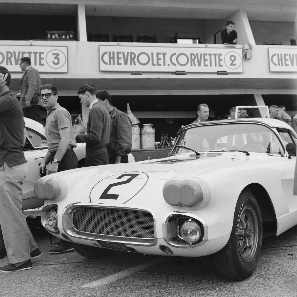 Photo papier argentique 24 HEURES DU MANS CHEVROLET 1960 format 30x30cm