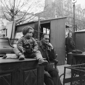 Photo sur papier  argentique BROCANTEUR PARIS 1960 format 30x30cm