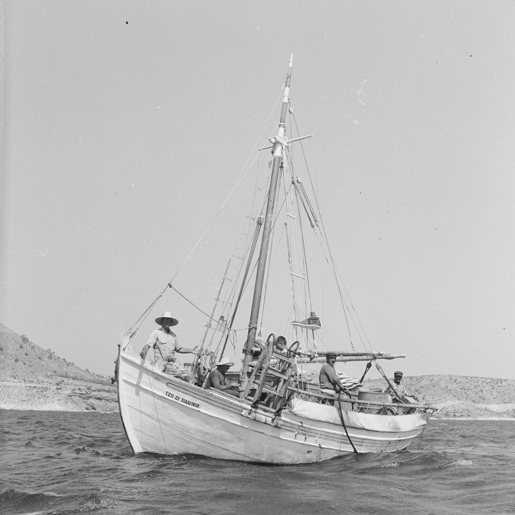 Photo papier argentique Baryté Grèce pécheur 1960 format 30x30cm