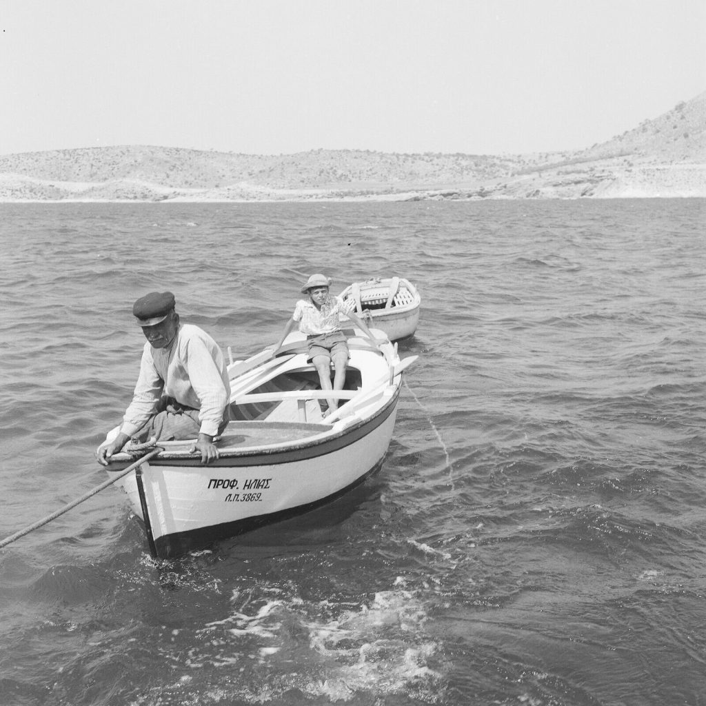 Photo papier argentique Baryté Grèce pécheur 1960 format 30x30cm
