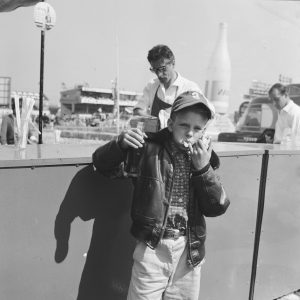 Photo papier  argentique 24 HEURES DU MANS 1960 format 30x30cm