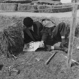 Photo papier  argentique 24 HEURES DU MANS 1960 format 30x30cm