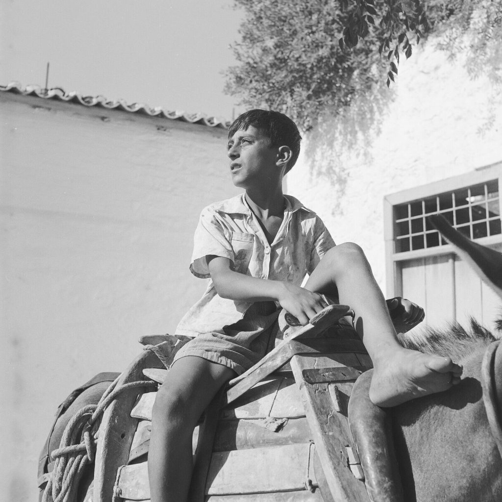 Photo papier argentique Baryté Grèce ENFANT 1960 format 30x30cm