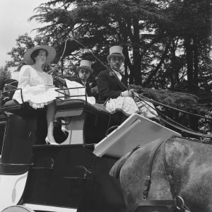 Photo sur papier  argentique femme parisienne mode PARIS 1960 format 30x30cm