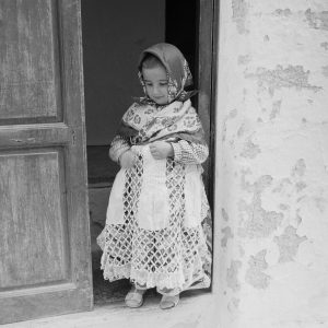 photo sur papier  argentique ESPAGNE ENFANT  1960 format 30x30cm