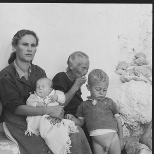 photo sur papier  argentique ESPAGNE ENFANT  1960 format 30x30cm