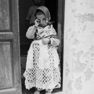 photo sur papier  argentique ESPAGNE ENFANT  1960 format 30x30cm