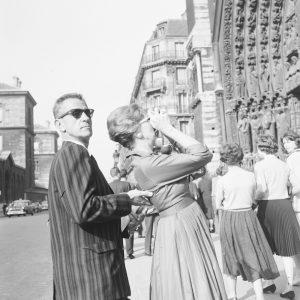 Photo sur papier  argentique COUPLE PARIS 1960 format 30x30cm