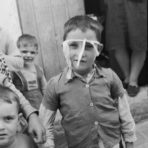 photo sur papier  argentique ESPAGNE ENFANT  1960 format 30x30cm