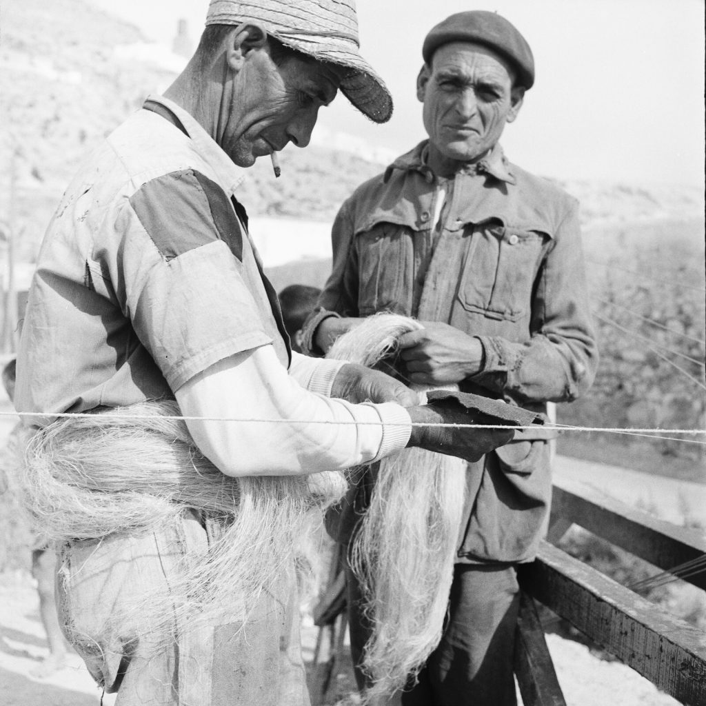 Photo papier  argentique Espagne pecheur 1960 format 40x40cm