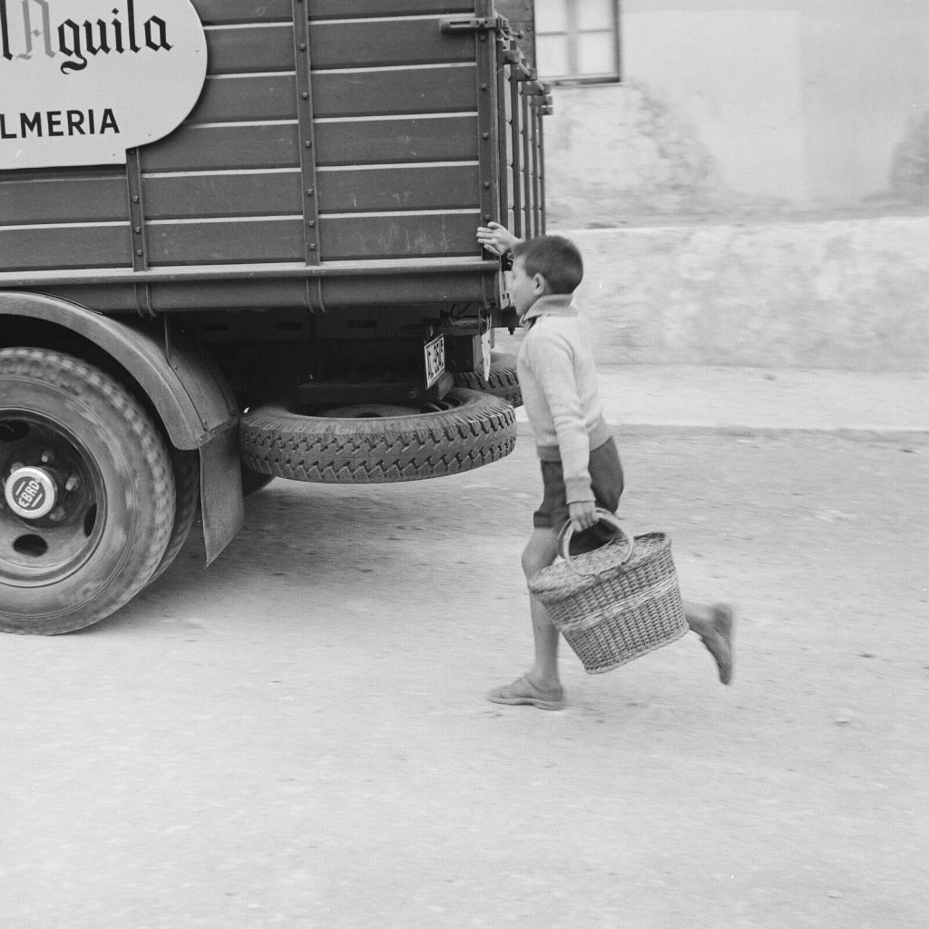 Photo papier argentique Baryté Espagne ENFANT 1960 format 40x40cm