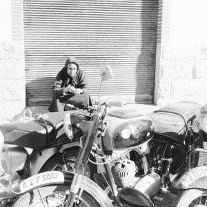 Photo papier  argentique Espagne scene de rue 1960 format 40x40cm