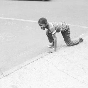 Tirage photo sur papier  argentique ENFANT NEW-YORK HARLEM 1950 format 40X40cm