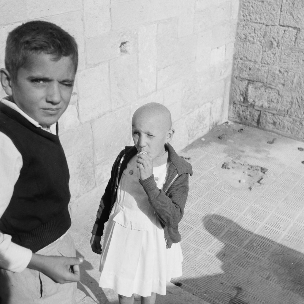 Photo papier argentique Baryté Espagne ENFANT 1960 format 40x40cm