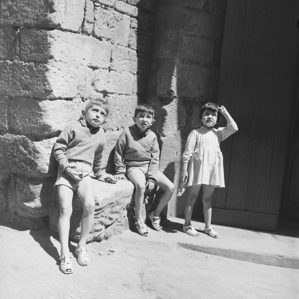 Photo papier argentique Baryté Espagne ENFANT 1960 format 40x40cm