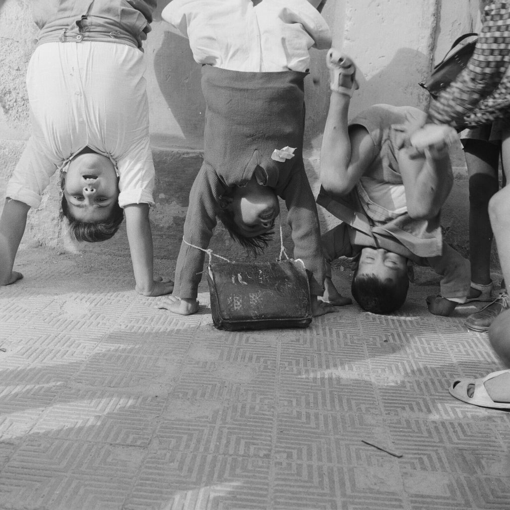 Photo papier argentique Baryté Espagne ENFANT 1960 format 40x40cm