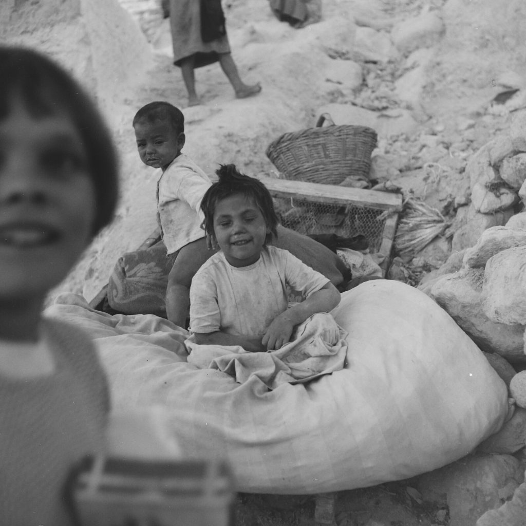 Photo papier argentique Baryté Espagne ENFANT 1960 format 40x40cm