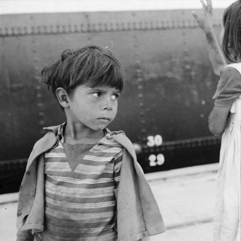 Photo papier argentique Baryté Espagne ENFANT 1960 format 40x40cm