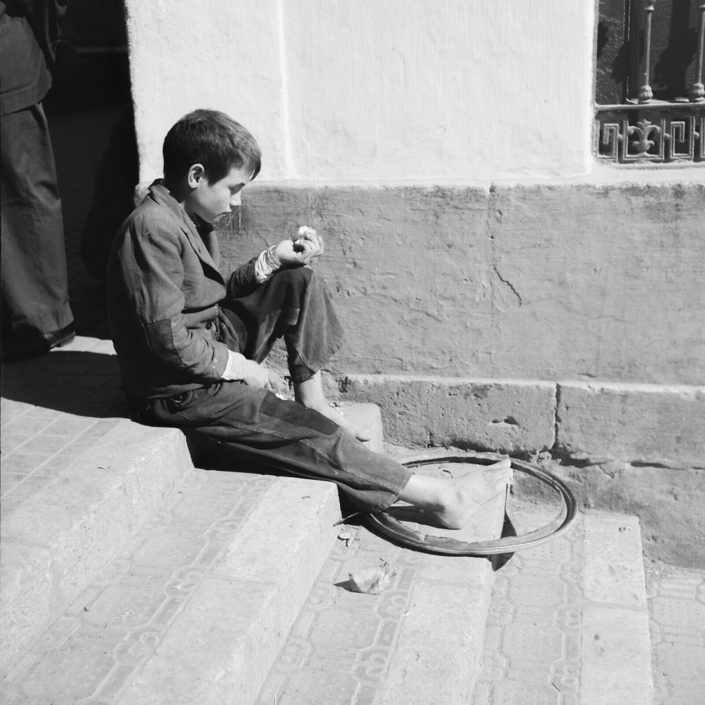 Photo papier argentique Baryté Espagne ENFANT 1960 format 40x40cm